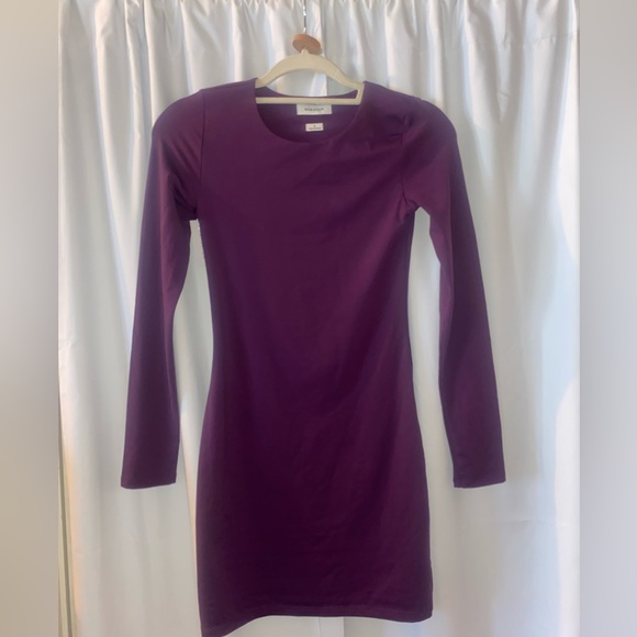 SOLD @ LOCAL CONSIGNMENT Aritzia Babaton Contour Crew Longsleeve Mini Dress NWT - Picture 6 of 7